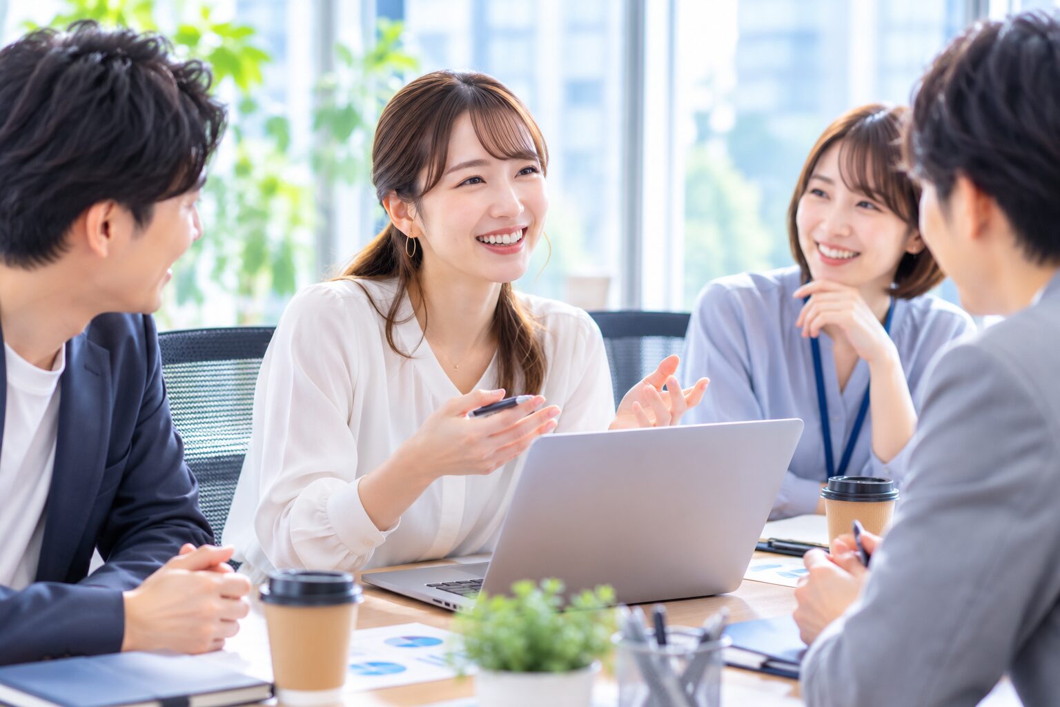 コミュニケーション力を活かして前向きに働く社会人
