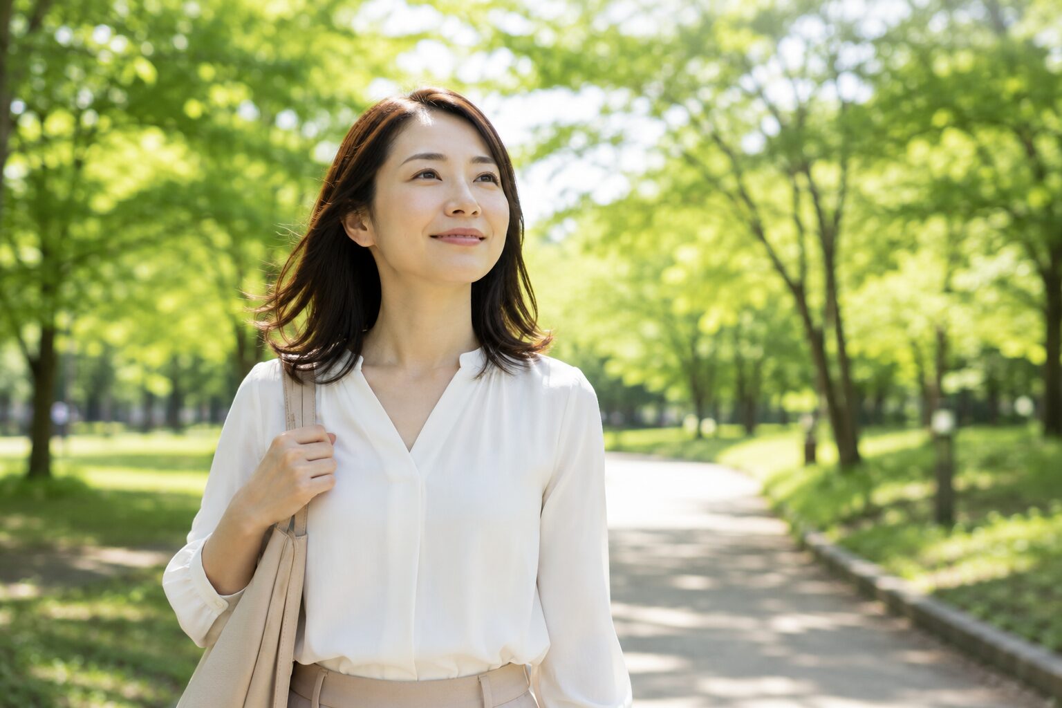 悩みが解決して晴れやかな表情になった女性