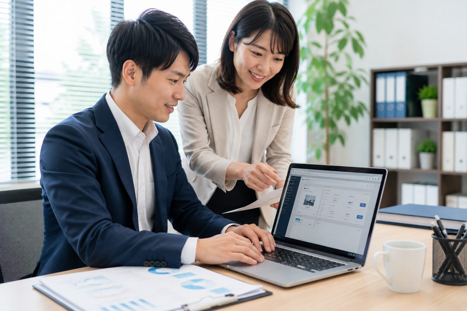 見積管理システムの導入設定を進める担当者