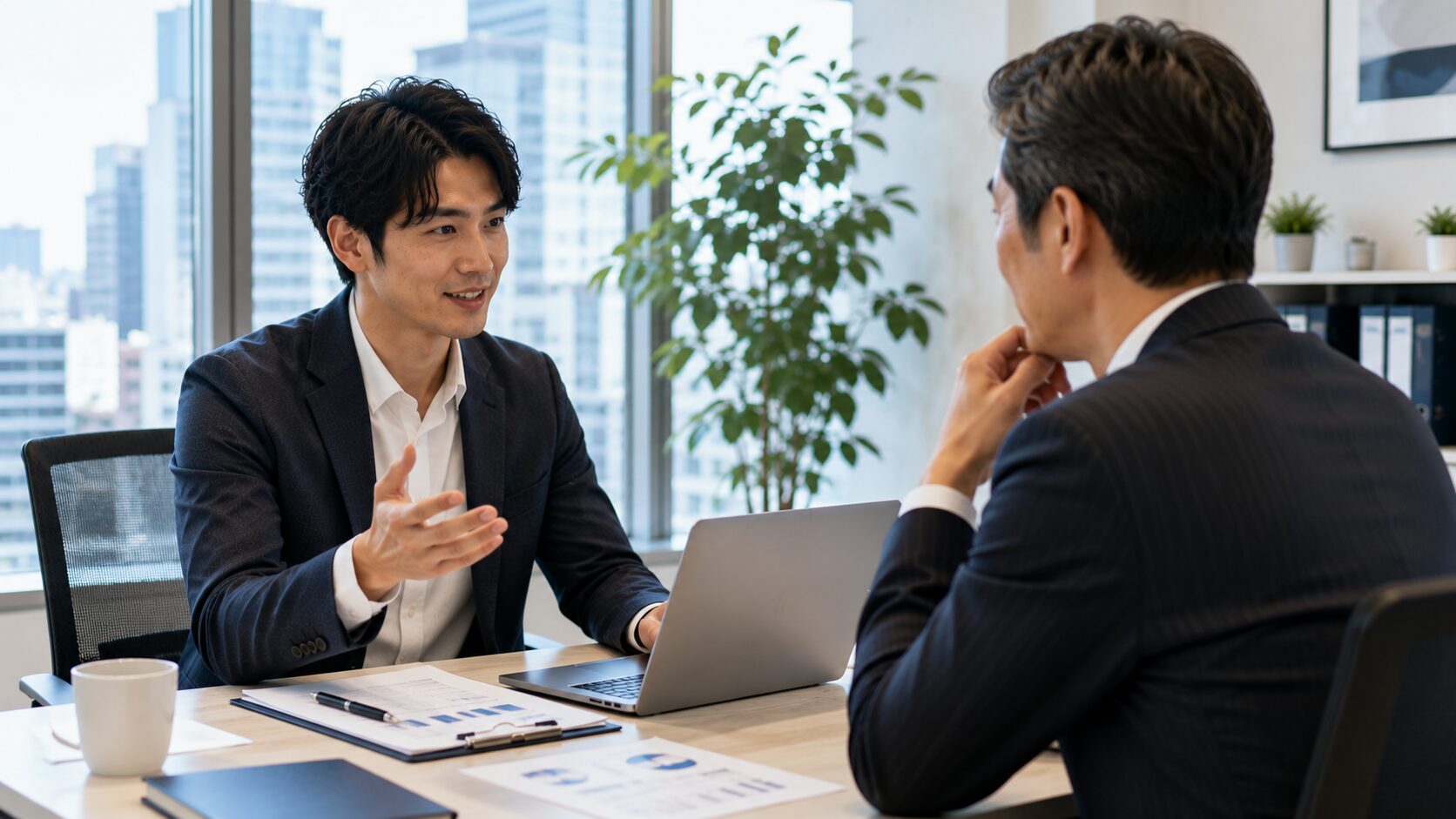 AIで在庫管理と集計データを確認する担当者