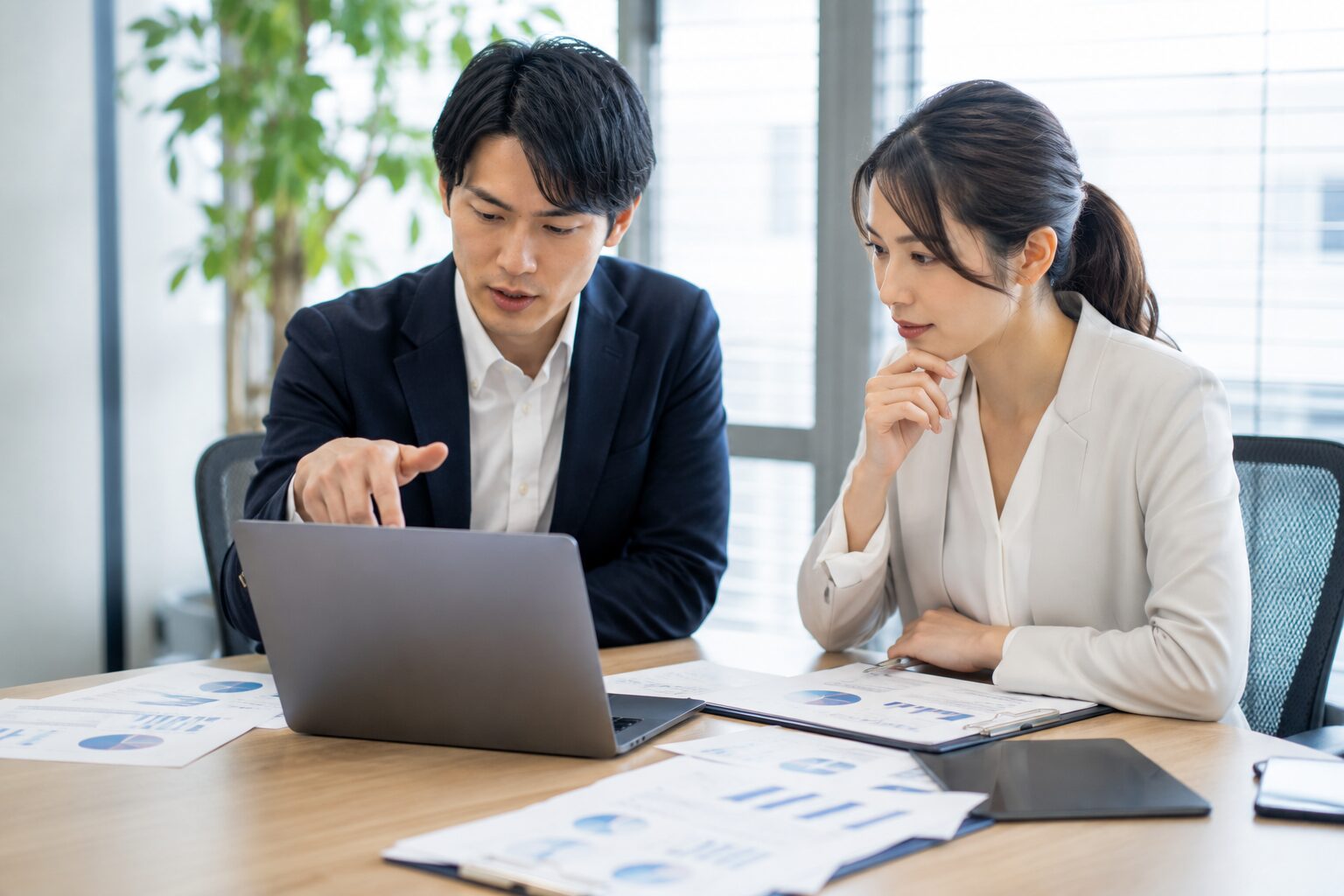 SEOスクールと動画講座と独学の違いを比較する受講検討者